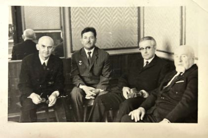 На свадьбе внука. Константин Федорович крайний справа