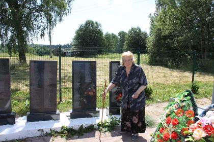 Нина Федотовна Степанова (Ткачева) на Братской могиле в поселке Льнозавод Износковского района Калужской области (номер захоронения в ВМЦ 40-145).