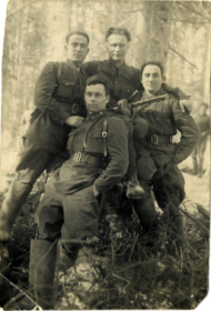Фото с сослуживцами