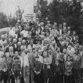 Встреча ветеранов отр. ПОБЕДИТЕЛИ в дер. Лопатень (место стоянки отр.) в честь 40-летия 1-го боя, 1982 г.