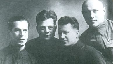 Бойцы отряда МИТЯ, Д.Н. Медведев, нач. штаба М.И. Сипович, комиссар Г.Н. Кулаков, адъютант Н.Ф. Королев