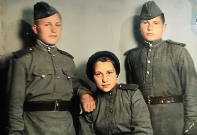 Авдеева Лида с сослуживцами.