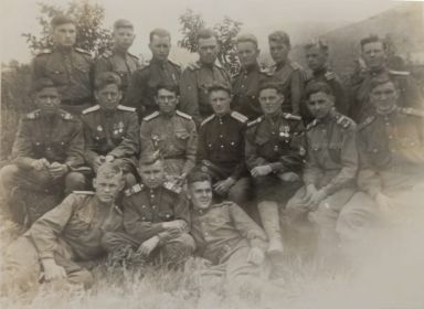 С однополчанами 76 штурмового авиационного Краснознаменного полка, 1947 г., станция Лазарево, Еврейская автономная область