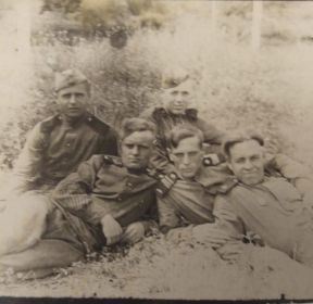 Иван Иванович с фронтовыми товарищами