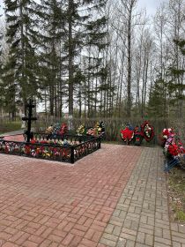 Братская могила, где захоронен Кузнецов Павел Александрович и еще 50 героев ВОВ. г. Тихвин ЛО