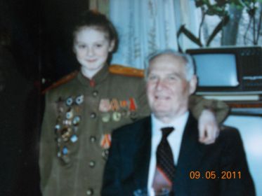 С внучкой, 90-е годы.