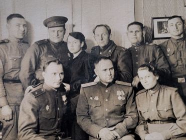 Дмитриев Яков Васильевич с товарищами. Уйпешт, 05.03.1945