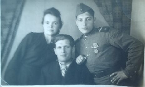 1948 г. Кучин Михаил с братом