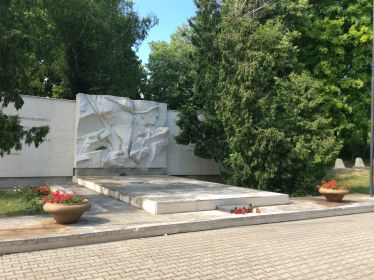 Братская могила русских воинов в Густопече ,Чехия,  Южная Моравия