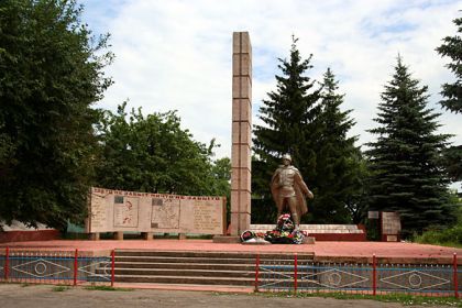 Монумент на братской могиле в деревне Протасово