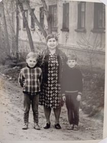 С внуками (Ильёй и Павлом)
