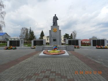 Братская могила  № 188 в селе Нижнедевицк Воронежской области