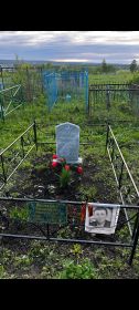 07.05.2025г Могилка Бабая Нурмухамета. С Днем Победы!!! Спасибо Деду за ПОБЕДУ!!! Дед наш будет всегда живым  в нашей памяти!!!