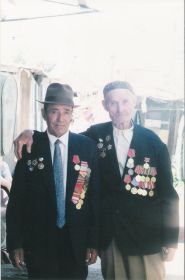 С участником ВОВ Ахмеджановым Сагитом после парада на 9 мая