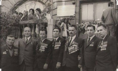 Хачик Амаякович с боевыми друзьями