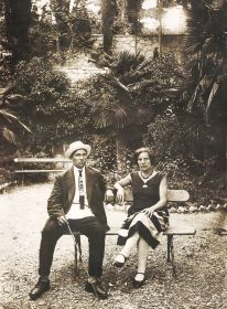 Папа Василий Григорьевич и мама Анна Александровна, июнь 1933 год