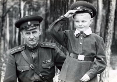 Ветеран Пантелеев Василий Иванович со своим сыном Василием