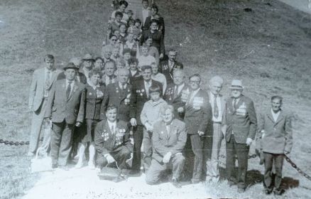 На месте боя партизан 2-ой Клетнянской бригады 21 августа 1943 года- Курган Славы. Встреча Клетнянцев 7 июня 1985 года под Краснопольем Могилевской облсти