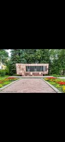 В городе Пензе на мемориальной доске "Слава героям" увековечено имя Токаревой А.В.