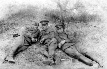 ото на службе с сослуживцами (1937 год)