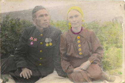 Фото с боевыми наградами, включает Медалью «За оборону Кавказа»