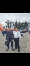 09.05.25. площадь Ленина.Внуки : Галиев Эльмир( сын Асии) и Абунагимов Айрат(сын Гасимы)