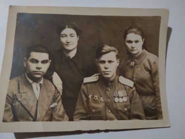 Дедушка наш красавец