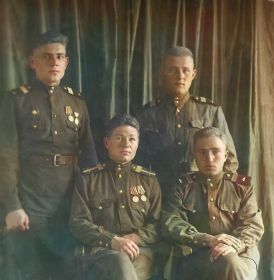 Бондаренко М.В. с сослуживцами