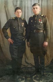 Старший сержан бронетанковых войск Бондаренко М.В. со старшиной