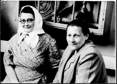 Справа. Слева Спиранская(Бойко) Галина Титовна. Ровесники с одного года рождения 1919.