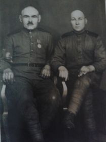 Дедушка Афанасий (слева, с усами) со своим боевым другом