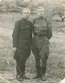 С товарищем по службе, Берлин, март 1946 года