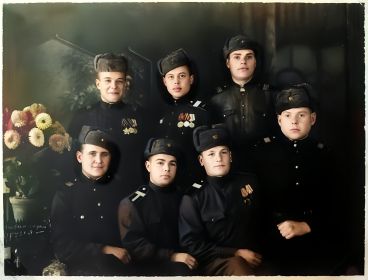Воробьев В.И. сидит второй слева, Северная Корея, 1947 г.