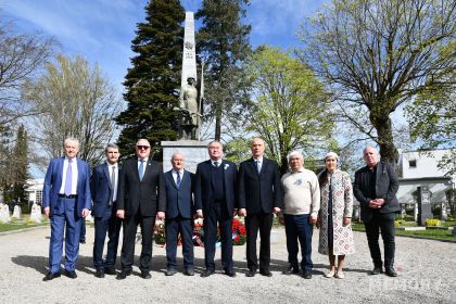 Мемориальная церемония была приурочена к 80-летней годовщине освобождения города Красной Армией от нацизма.