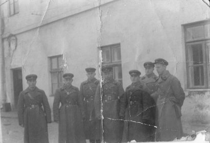 Командиры 10-го мотострелкового полка (3-й справа комбат Асланов А.А., будущий дважды Герой Советского Союза, генерал-майор)