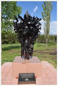 Памятник на мемориале, высота Огурец Воловского района