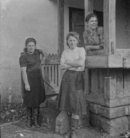 3 марта 1945 - Венгрия. Евдокия с сослуживицами