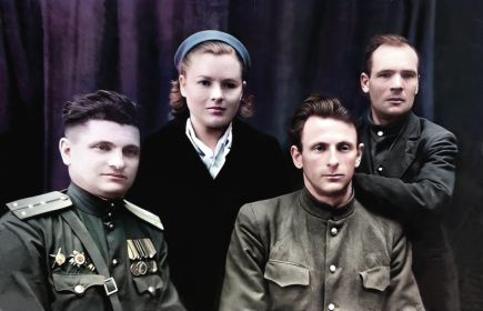 слева- брат Петр Васильевич.