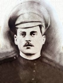 дядя Саркисян Адам Богосович (1892г.р.-1931), участник ПМВ, участник Белого движения, В Русской Армии; фев. — мар. 1921 в составе 1-го стрелкового полка 3-й армии в Польше. Вернулся на Родину