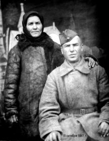 На фото Никифор Васильевич с женой Марией Михайловной, 18 октября 1941 года    перед отправкой на фронт
