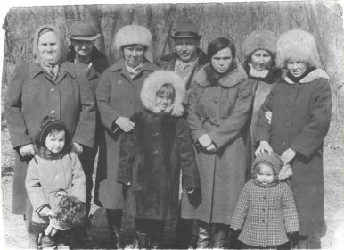 Семейное фото с семьёй Николая (моего папы)