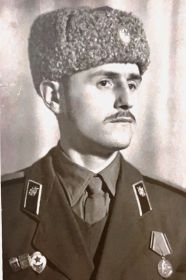 Сын Василия Андреевича Толстошеина Пётр Васильевич.