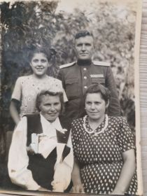 Белашевский Павел Маркович с семьей