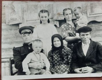 Пелагея Марковна с семьей