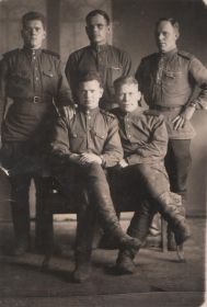 «Фотографировались в Корее, г. Сэйсин. 03.02.1946 год. Голиков Егор Р., Павленко Иван Н., Горшков Петр Г., Башканков Вл. М., Филиппов Иван Як.».
