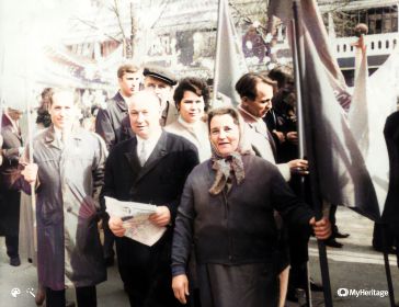 На демонстрации. Супруги Кузнецовы: Михаил Васильевич и Дарья Ивановна. 1977