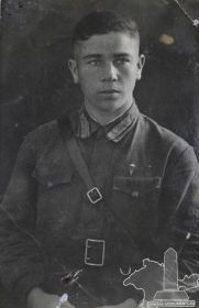 Младший лейтенант ШУМСКИЙ Ю. П.