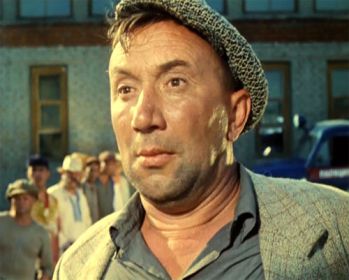 Кадр из фильма "Операция "Ы" и другие приключения Шурика "
