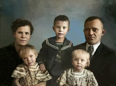 с мужем Михаилом и детьми.