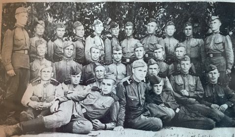 Архивные фотографии дедушки возможно уже после войны